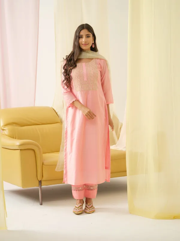 Pink_Yoke_Design_Woven_Design_Straight_Kurta_and_Trousers_With_Dupatta