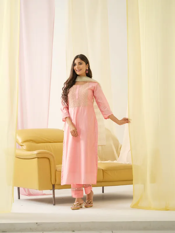 Pink_Yoke_Design_Woven_Design_Straight_Kurta_and_Trousers_With_Dupatta