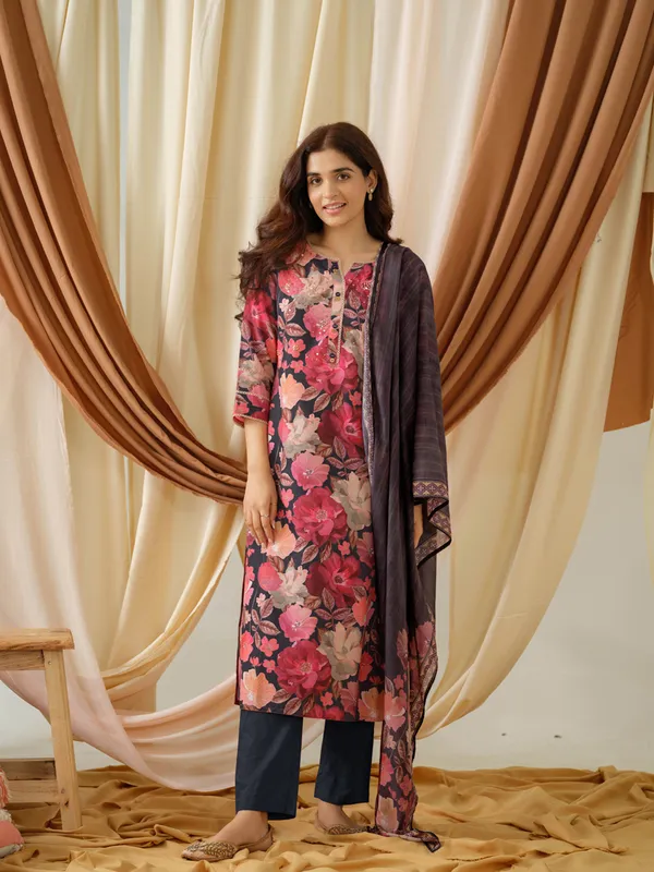 women_Teal_Floral_Printed_Kurta_and_Trousers_With_Dupatta