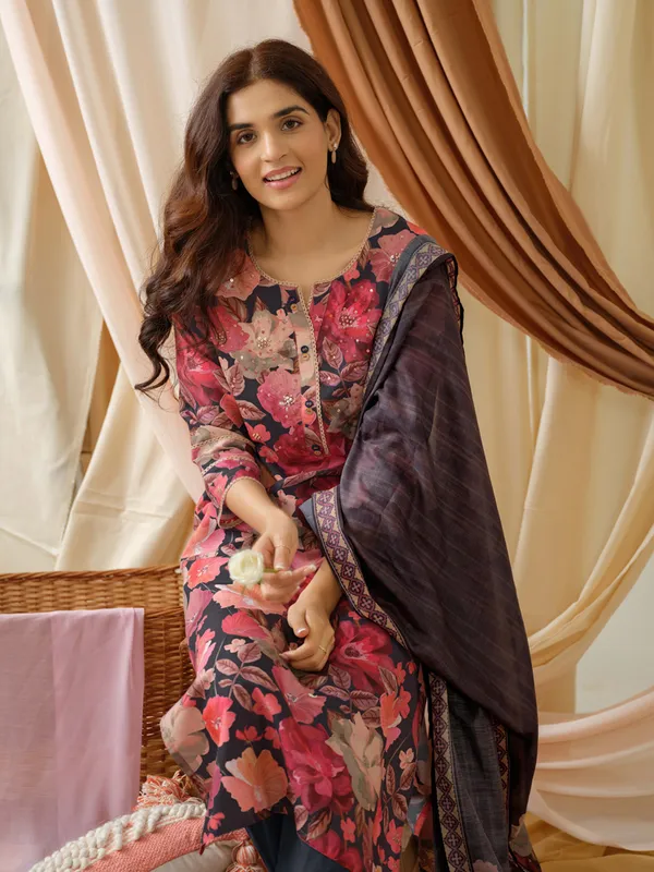 women_Teal_Floral_Printed_Kurta_and_Trousers_With_Dupatta