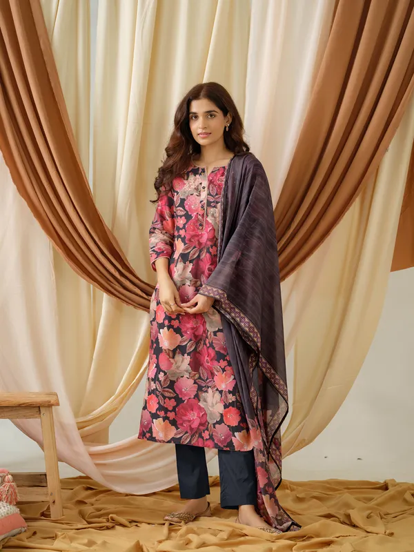 women_Teal_Floral_Printed_Kurta_and_Trousers_With_Dupatta