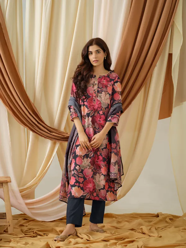 women_Teal_Floral_Printed_Kurta_and_Trousers_With_Dupatta