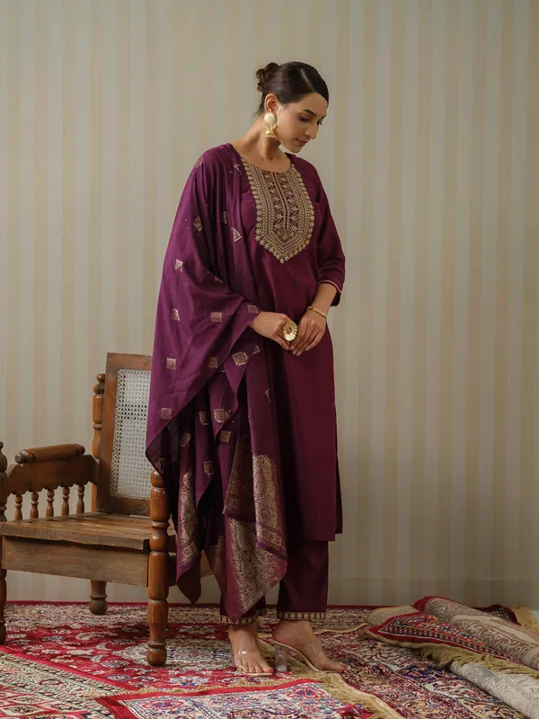 Purple_Yoke_Design_Woven_Design_Straight_Kurta_and_Trousers_With_Dupatta