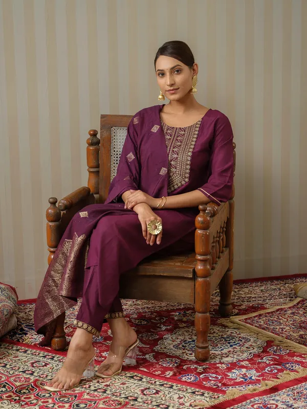 Purple_Yoke_Design_Woven_Design_Straight_Kurta_and_Trousers_With_Dupatta