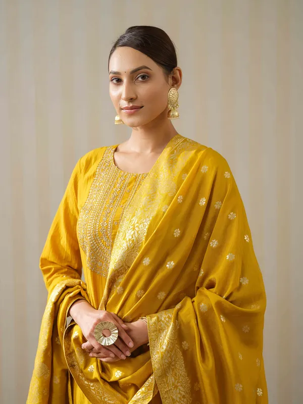 Yoke_Design_Woven_Design_Straight_Kurta_and_Trousers_With_Dupatta