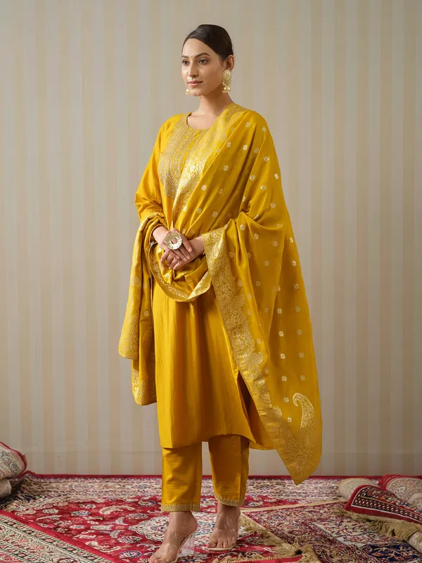 Yoke_Design_Woven_Design_Straight_Kurta_and_Trousers_With_Dupatta