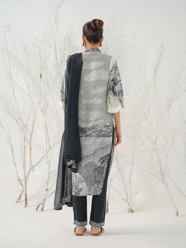 Black_&_White_Tribal_Printed_Straight_Kurta_and_Trousers_With_Dupatta