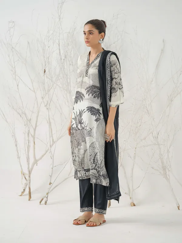 Black_&_White_Tribal_Printed_Straight_Kurta_and_Trousers_With_Dupatta