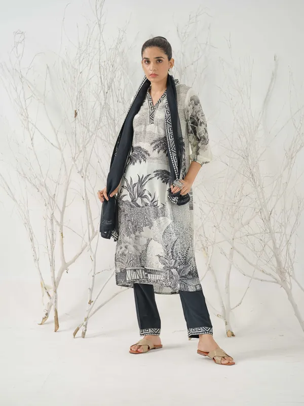 Black_&_White_Tribal_Printed_Straight_Kurta_and_Trousers_With_Dupatta