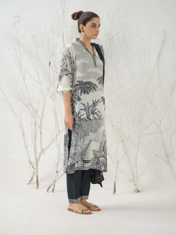 Black_&_White_Tribal_Printed_Straight_Kurta_and_Trousers_With_Dupatta