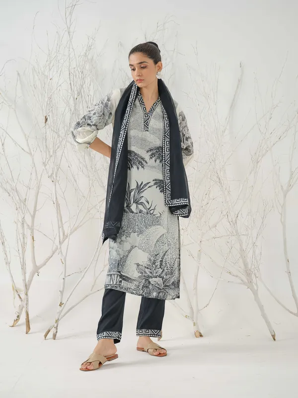 Black_&_White_Tribal_Printed_Straight_Kurta_and_Trousers_With_Dupatta