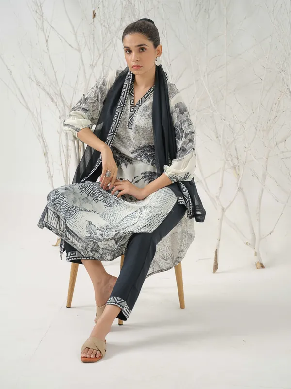 Black_&_White_Tribal_Printed_Straight_Kurta_and_Trousers_With_Dupatta