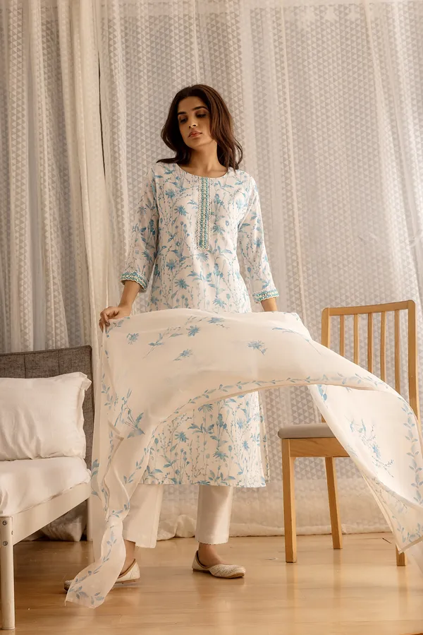 Women_Pink_A-Line_Sequinned_Kurta_and_Trousers_With_Dupatta