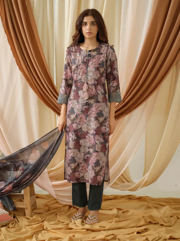 women_Grey_Floral_Printed_Kurta_and_Trousers_With_Dupatta