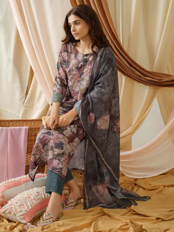 women_Grey_Floral_Printed_Kurta_and_Trousers_With_Dupatta