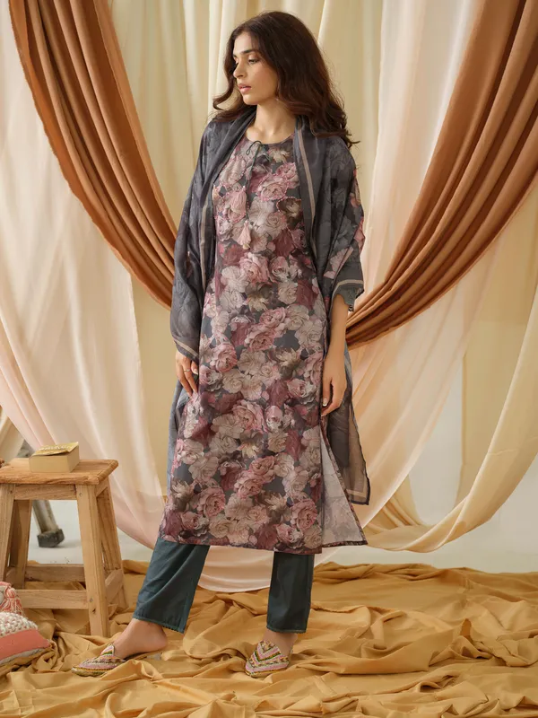 women_Grey_Floral_Printed_Kurta_and_Trousers_With_Dupatta