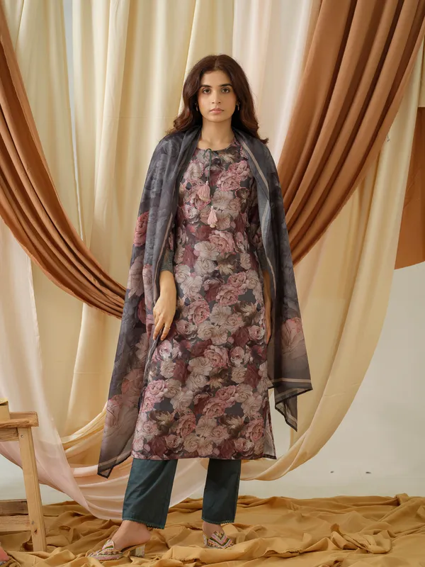 women_Grey_Floral_Printed_Kurta_and_Trousers_With_Dupatta