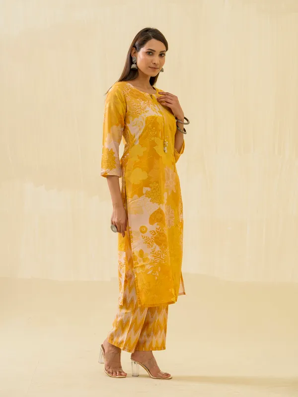Yellow_Floral_Printed_Straight_Kurta_and_Trousers