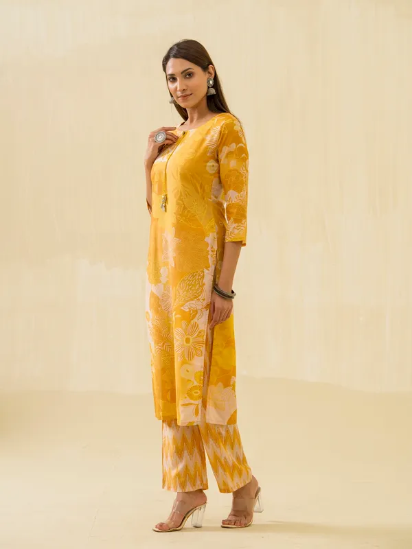 Yellow_Floral_Printed_Straight_Kurta_and_Trousers