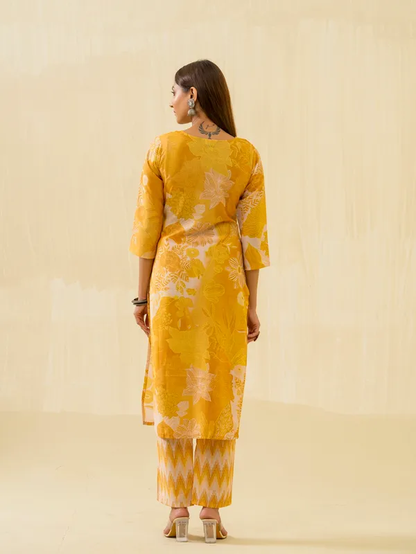 Yellow_Floral_Printed_Straight_Kurta_and_Trousers