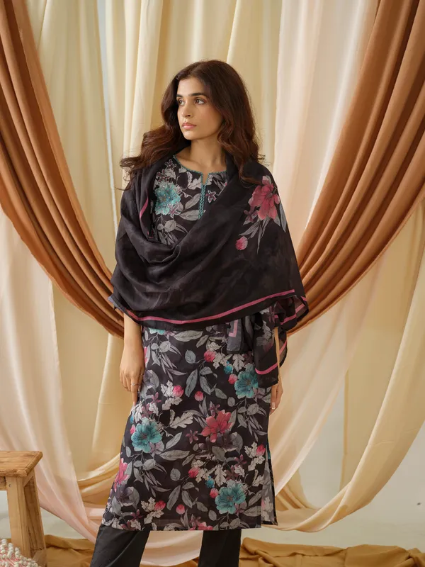 women_Black_Floral_Printed_Kurta_and_Trousers_With_Dupatta