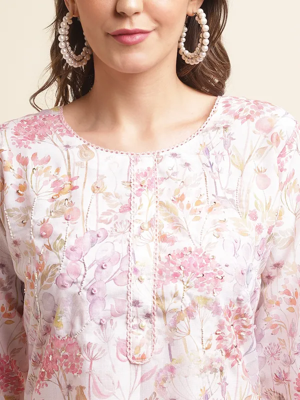 Women_White_Floral_Straight_Kurta_Sets