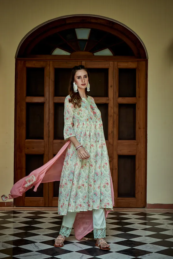 women_Green_Ethnic_Motifs_Printed_Kurta_Sets