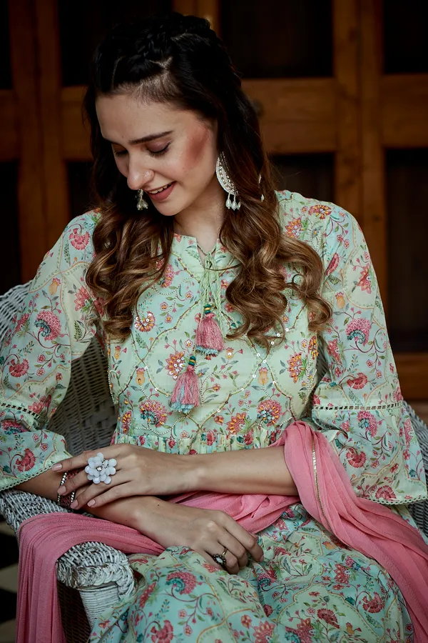 women_Green_Ethnic_Motifs_Printed_Kurta_Sets