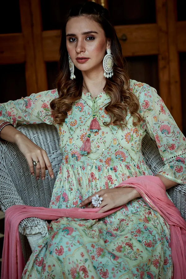 women_Green_Ethnic_Motifs_Printed_Kurta_Sets