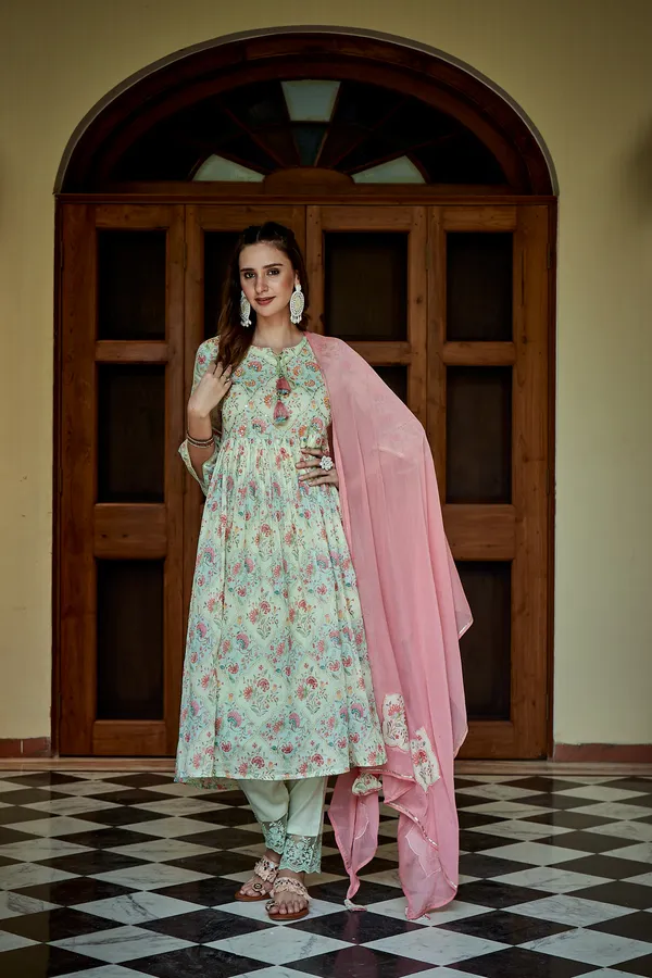 women_Green_Ethnic_Motifs_Printed_Kurta_Sets