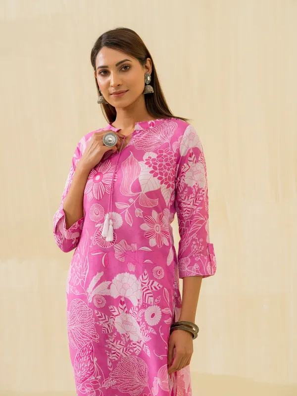 Rose_Floral_Printed_Straight_Kurta_and_Trousers