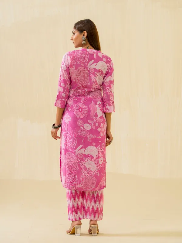 Rose_Floral_Printed_Straight_Kurta_and_Trousers