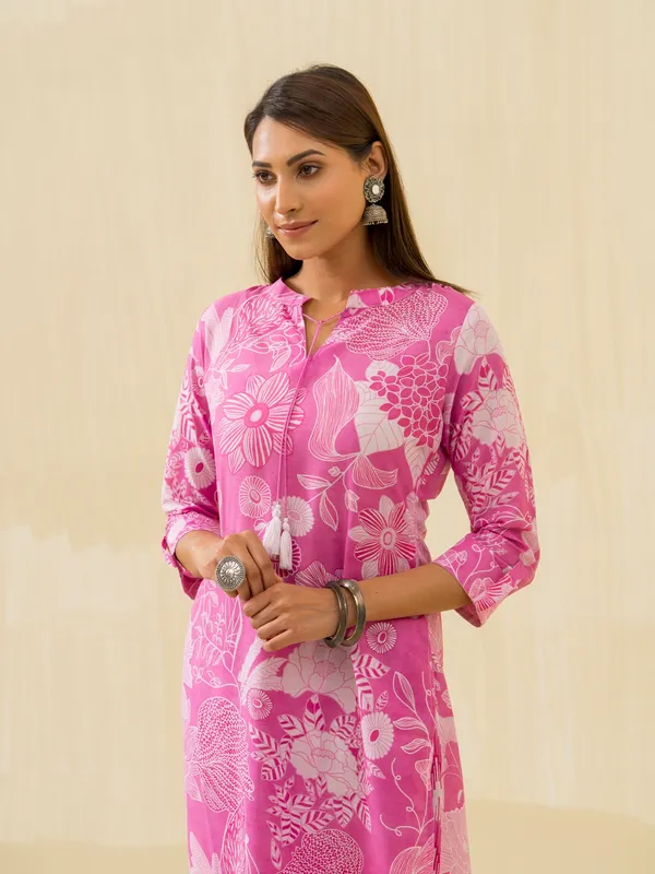 Rose_Floral_Printed_Straight_Kurta_and_Trousers