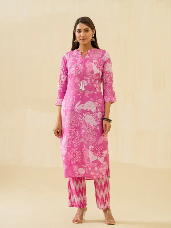 Rose_Floral_Printed_Straight_Kurta_and_Trousers