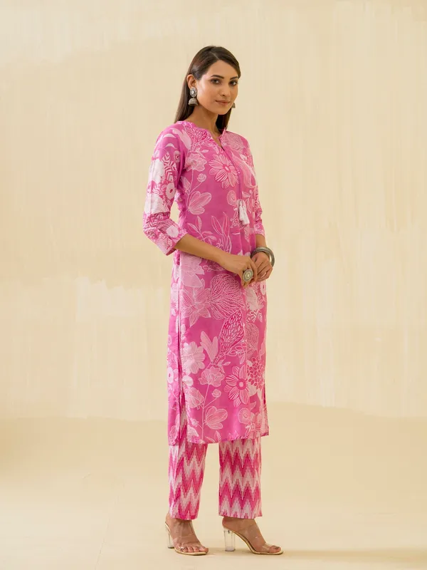 Rose_Floral_Printed_Straight_Kurta_and_Trousers