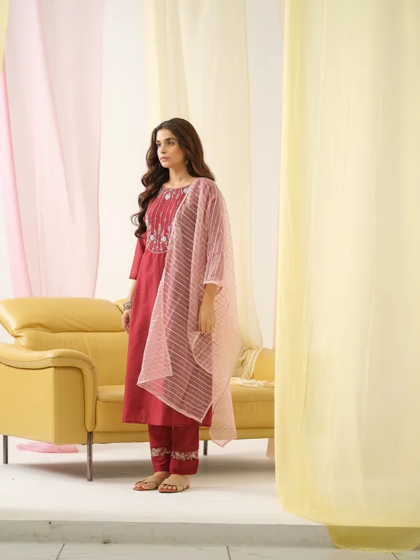 Red_Yoke_Design_Woven_Design_Straight_Kurta_and_Trousers_With_Dupatta