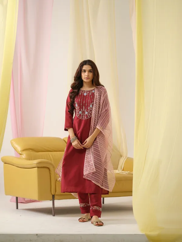 Red_Yoke_Design_Woven_Design_Straight_Kurta_and_Trousers_With_Dupatta
