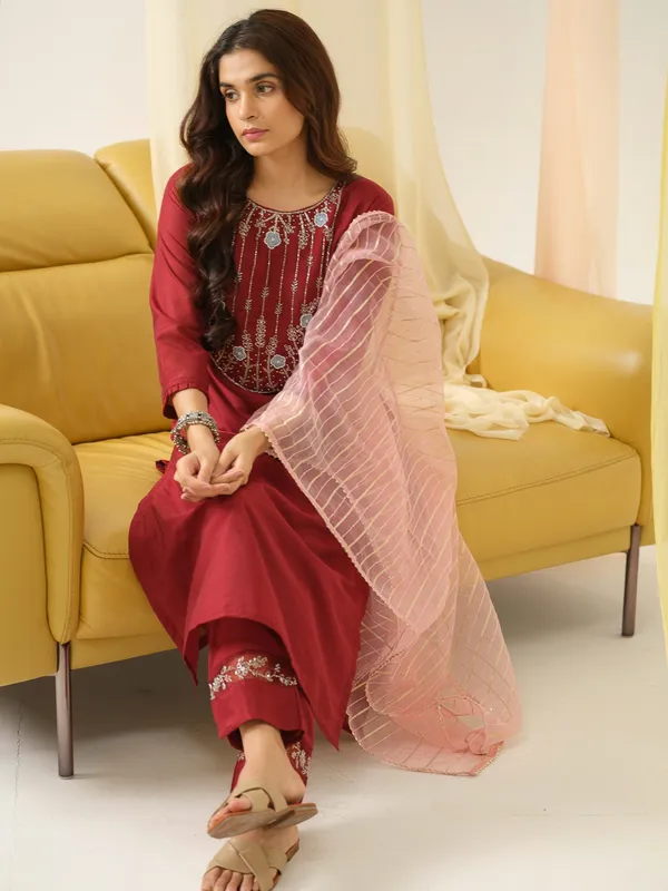 Red_Yoke_Design_Woven_Design_Straight_Kurta_and_Trousers_With_Dupatta