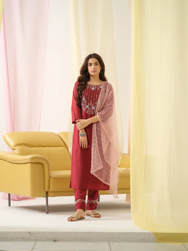 Red_Yoke_Design_Woven_Design_Straight_Kurta_and_Trousers_With_Dupatta