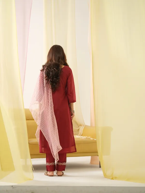 Red_Yoke_Design_Woven_Design_Straight_Kurta_and_Trousers_With_Dupatta