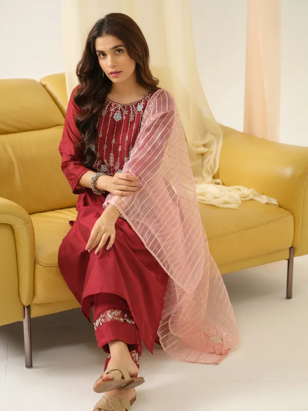 Red_Yoke_Design_Woven_Design_Straight_Kurta_and_Trousers_With_Dupatta