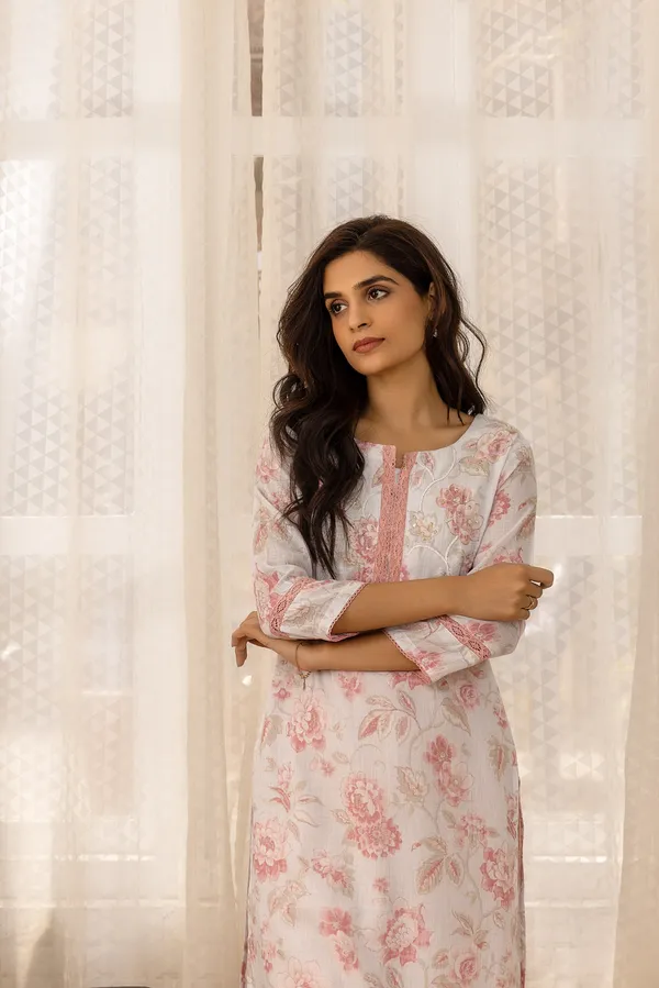 Women_Pink_A-Line_Sequinned_Kurta_and_Trousers_With_Dupatta