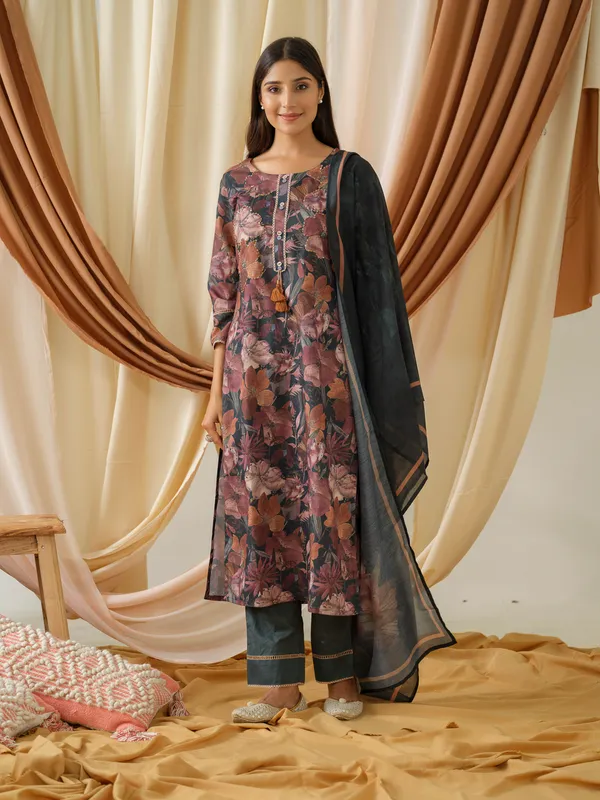 women_Teal_Floral_Printed_Kurta_and_Trousers_With_Dupatta