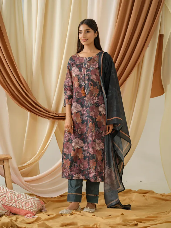 women_Teal_Floral_Printed_Kurta_and_Trousers_With_Dupatta