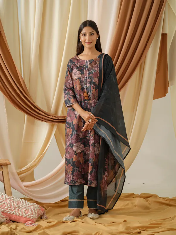 women_Teal_Floral_Printed_Kurta_and_Trousers_With_Dupatta