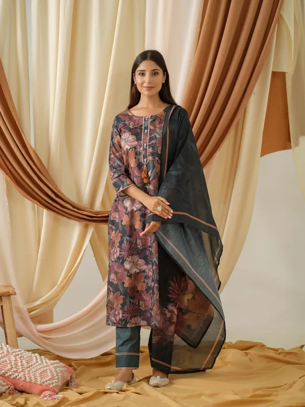 women_Teal_Floral_Printed_Kurta_and_Trousers_With_Dupatta