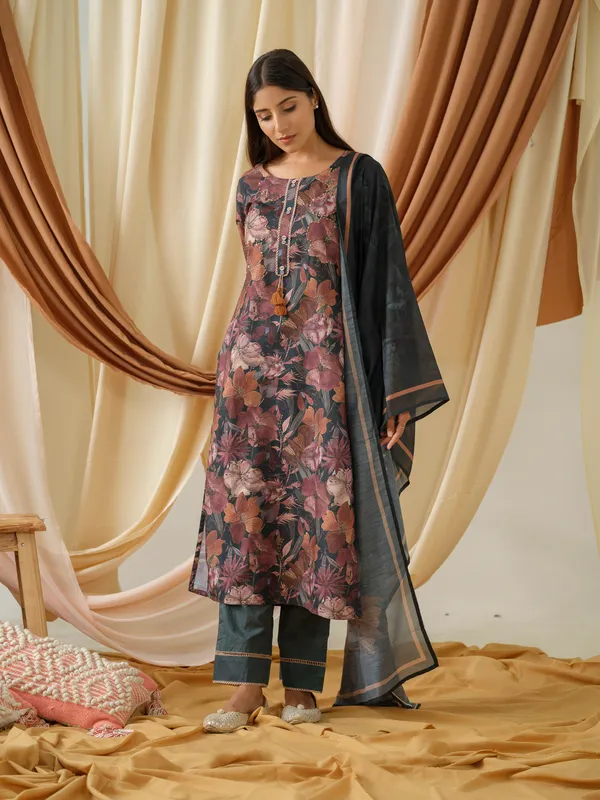women_Teal_Floral_Printed_Kurta_and_Trousers_With_Dupatta