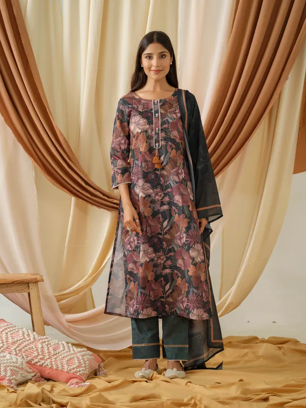 women_Teal_Floral_Printed_Kurta_and_Trousers_With_Dupatta