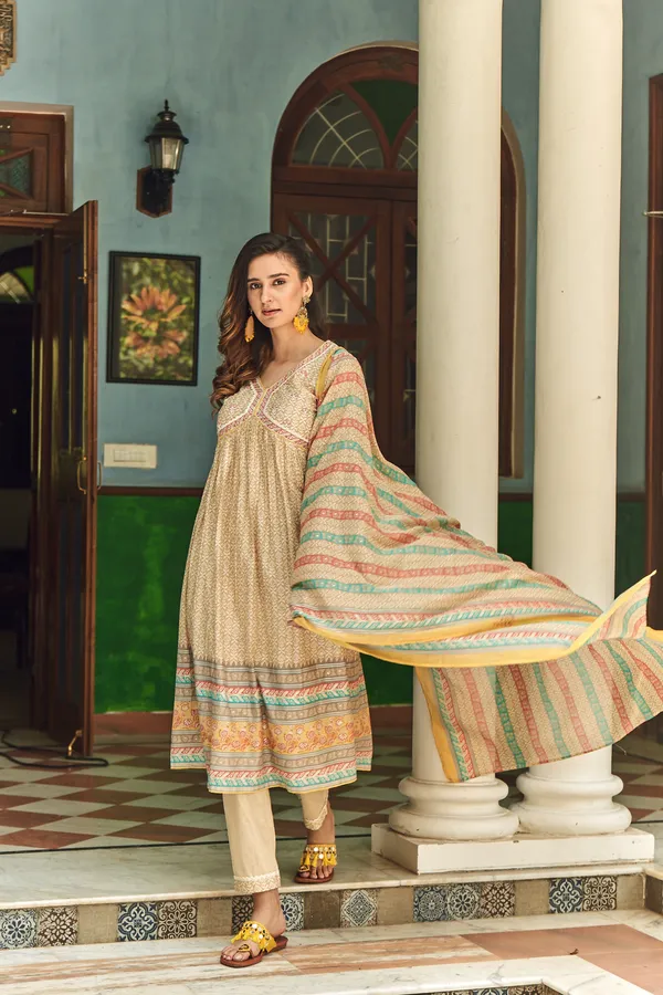 women_Gold_Ethnic_Motifs_Printed_Kurta_Sets