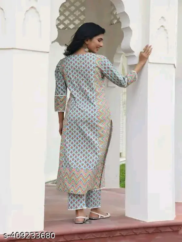 VEDRAJ_Aakarsha_Voguish_Kurtis